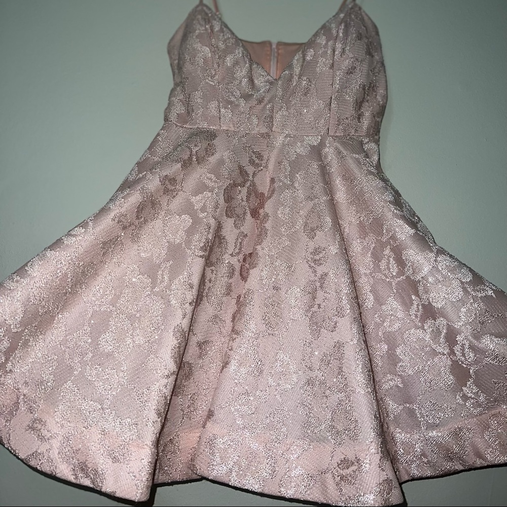 This dress is from Windsor. It is a size 11/12 short fit but can be hemmed.